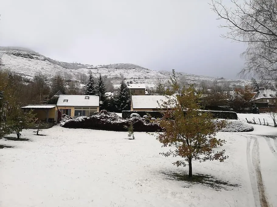 Gites Entre Salers Et Le Puy Mary Dans Le Cantal Saint-Paul-de-Salers 0*,  France
