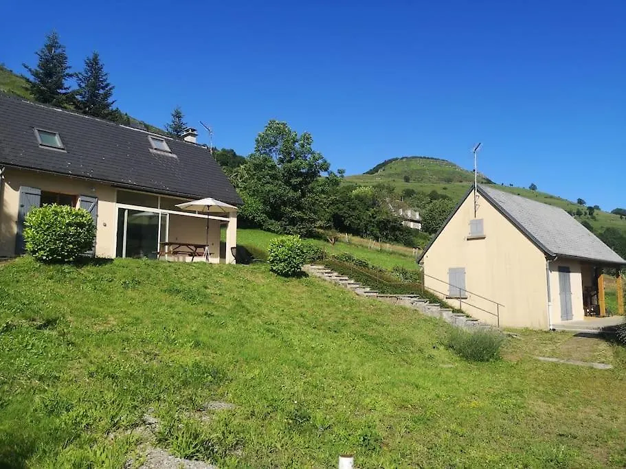 Holiday home Gites Entre Salers Et Le Puy Mary Dans Le Cantal Saint-Paul-de-Salers